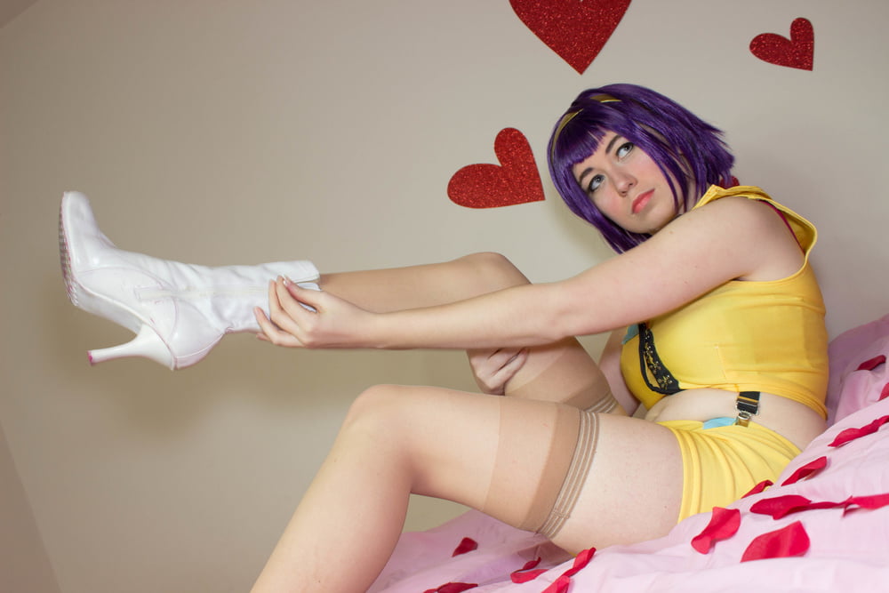 1girl, cosplay, cowboy_bebop, faye_valentine, faye_valentine_(cosplay), photo_(medium), purple_hair, tagme