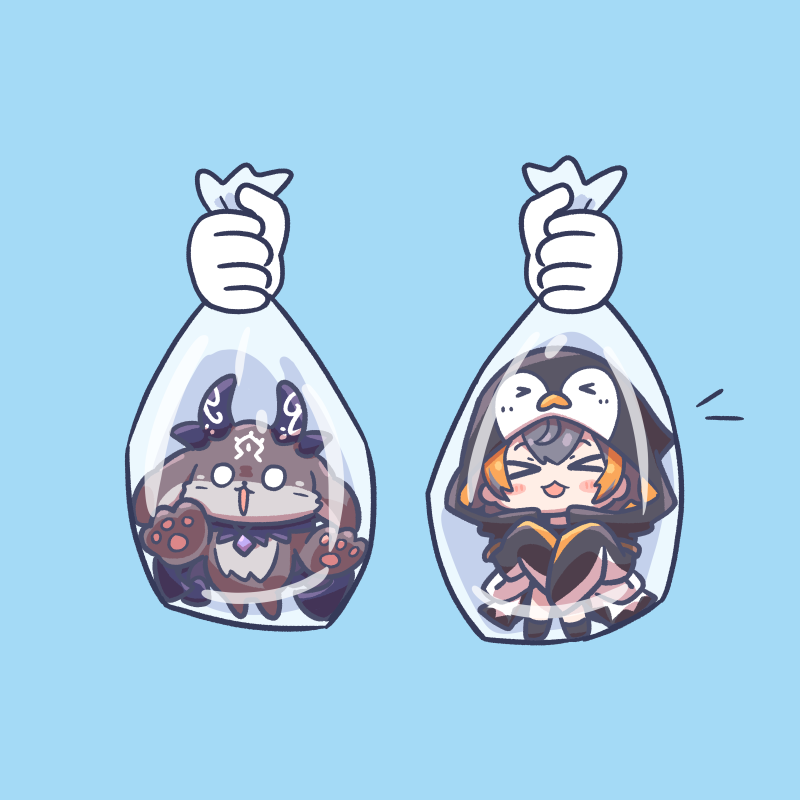 >_<, 1girl, 1other, :3, animal_hood, bag, black_hoodie, blue_background