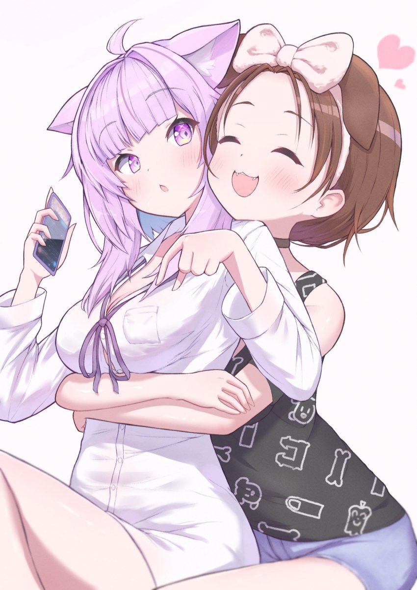 2girls, ahoge, alternate_costume, animal_ears, animal_print, black_choker, black_shirt, blue_shorts