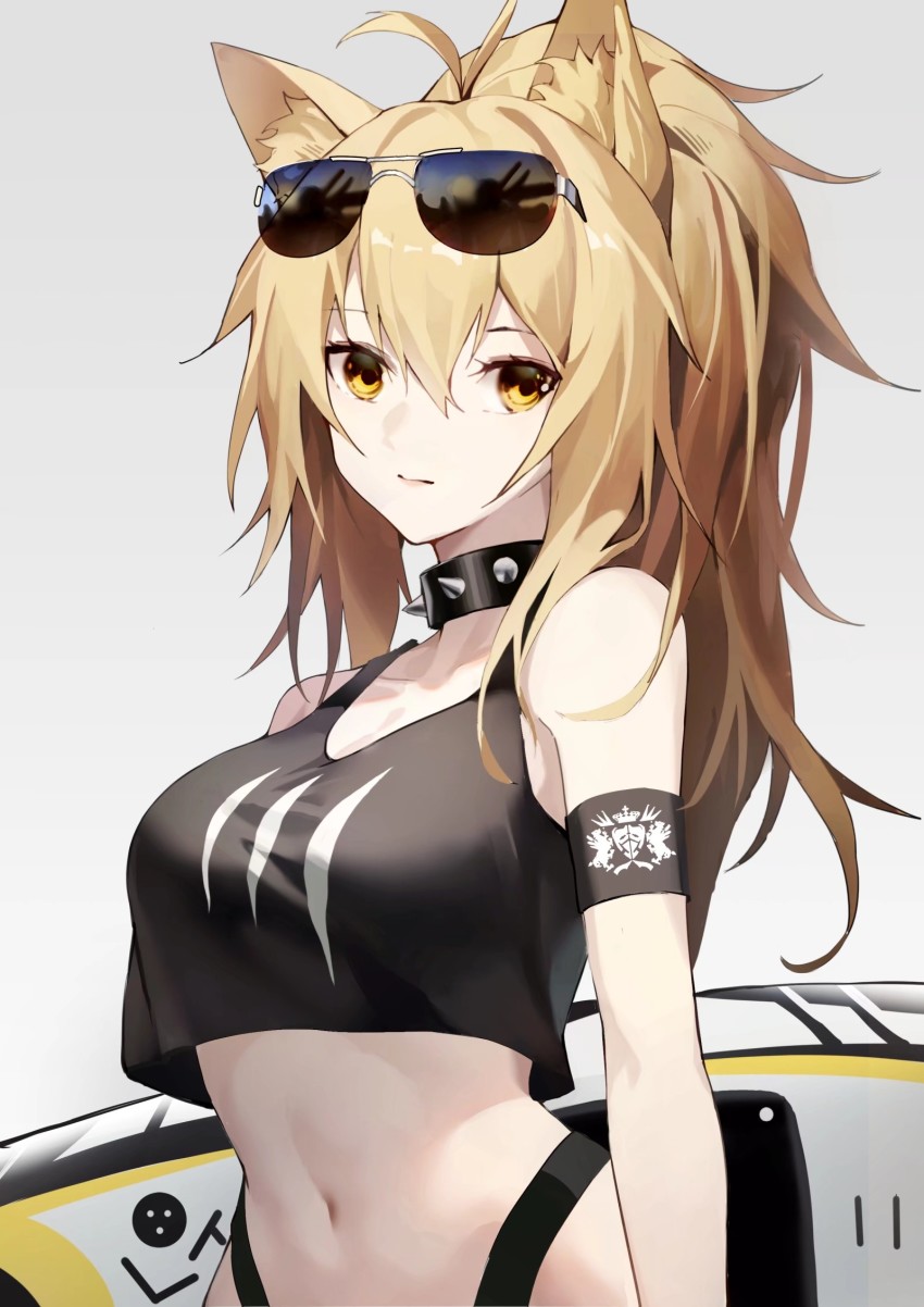1girl, animal_ears, antenna_hair, arknights, armband, bare_shoulders, black_collar, black_tank_top, blonde_hair, breasts, collar, commentary_request, crop_top, crop_top_overhang, eyewear_on_head, grey_background, hair_between_eyes, highres, kingdom_of_victora_logo, large_breasts, lion_ears, long_hair, looking_at_viewer, madao, midriff, navel, siege_(arknights), simple_background, solo, spiked_collar, spikes, stomach, sunglasses, tank_top, upper_body, yellow_eyes