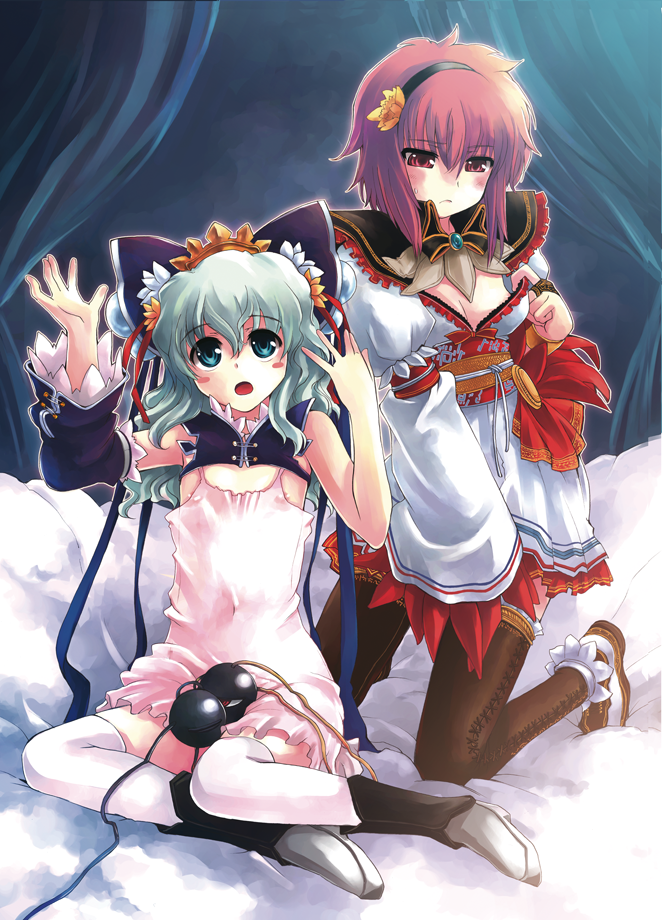 2girls, blue_eyes, commentary_request, cosplay, da_qiao_(sangokushi_taisen), da_qiao_(sangokushi_taisen)_(cosplay), green_hair, hairband