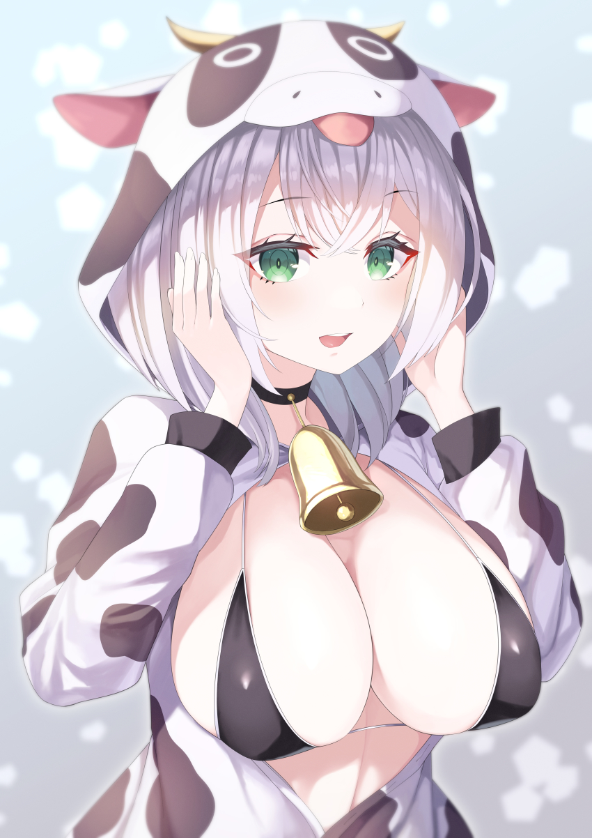 1girl, absurdres, animal_print, bell, black_choker, breasts, choker, cleavage, commentary_request, cow_print, cowbell, crossed_bangs, green_eyes, hair_between_eyes, hands_up, highres, hololive, hood, hood_up, kage_(ka_9e_4su), large_breasts, looking_at_viewer, multicolored_hair, open_clothes, open_mouth, open_shirt, shirogane_noel, silver_hair, smile, solo, teeth, two-tone_hair, upper_body, upper_teeth_only, virtual_youtuber