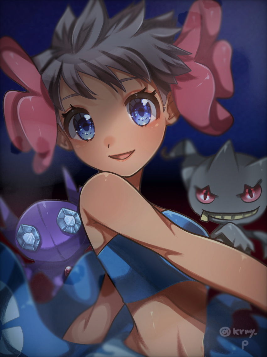 1girl, banette, bare_arms, bare_shoulders, bikini, black_hair, blue_bikini, blue_eyes, dark-skinned_female, dark_skin, flower, gen_3_pokemon, hair_flower, hair_ornament, highres, kurumiya_(krmy_p), looking_at_viewer, nintendo, open_mouth, phoebe_(pokemon), pokemon, pokemon_(creature), pokemon_ruby/sapphire/emerald, red_flower, sableye, sarong, short_hair, swimsuit, twitter_username, upper_body