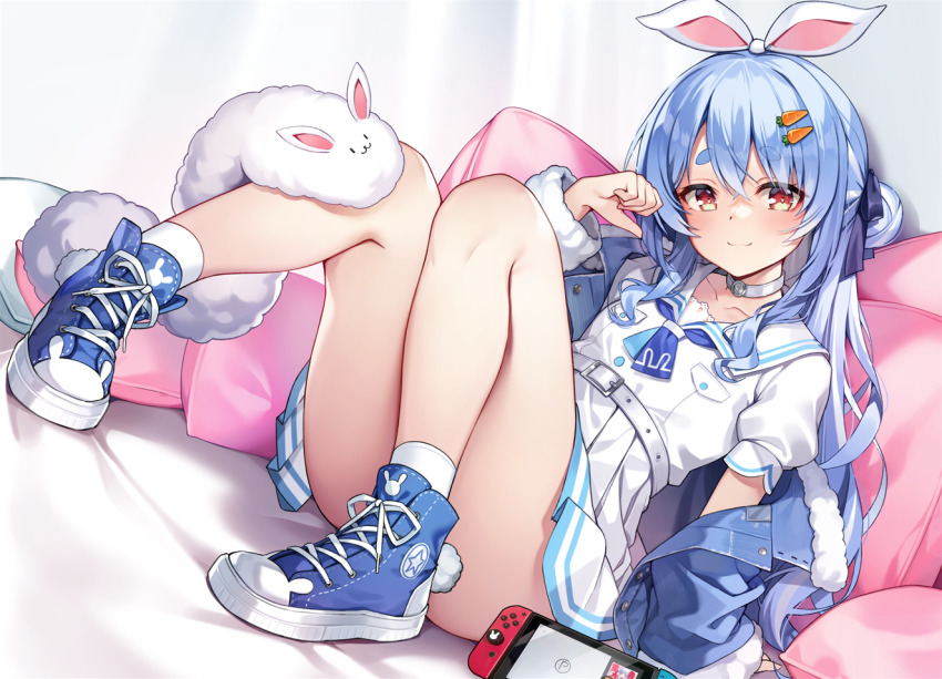 1girl, belt, blue_hair, blue_jacket, blue_neckerchief, blue_shoes, blush, carrot_hair_ornament, choker, closed_mouth, don-chan_(usada_pekora), food-themed_hair_ornament, hair_bun, hair_ornament, hair_ribbon, hololive, jacket, long_hair, neckerchief, nintendo_switch, off_shoulder, official_alternate_costume, open_clothes, open_jacket, pinki_o64, red_eyes, ribbon, sailor_collar, school_uniform, serafuku, shirt, shoes, single_hair_bun, skirt, smile, solo, usada_pekora, usada_pekora_(casual), very_long_hair, virtual_youtuber, white_belt, white_choker, white_sailor_collar, white_shirt, white_skirt