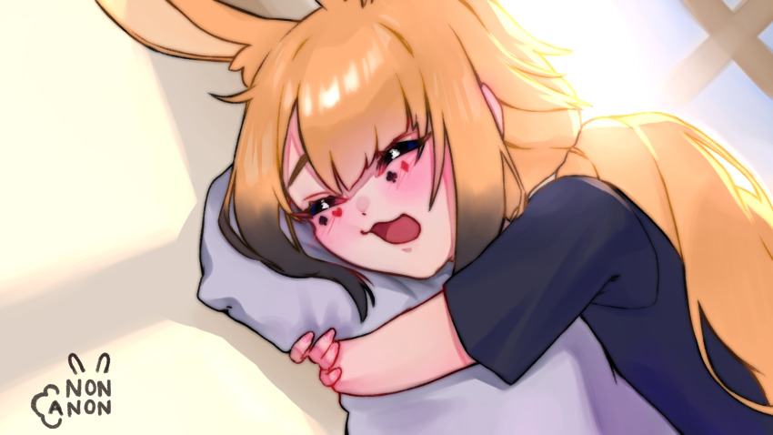 1girl, animal_ears, anon_non, anon_non_(artist), black_hair, blonde_hair, clip_studio_paint_(medium), closed_eyes