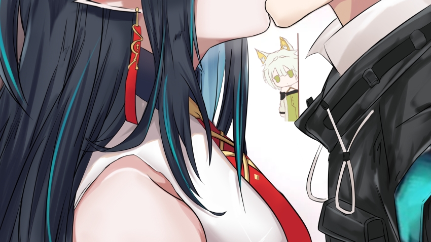 1boy, 2girls, animal_ears, arknights, bare_shoulders, black_coat, black_hair, blue_hair, cat_ears, chibi, chinese_commentary, coat, commentary_request, doctor_(arknights), dress, dusk_(arknights), earrings, from_side, green_eyes, head_out_of_frame, hetero, highres, jewelry, kal'tsit_(arknights), kiss, long_hair, long_wuxian, multicolored_hair, multiple_girls, necktie, pointy_ears, red_necktie, sidelocks, silver_hair, sleeveless, sleeveless_dress, streaked_hair, two-tone_hair, upper_body, walk-in, white_background, white_dress