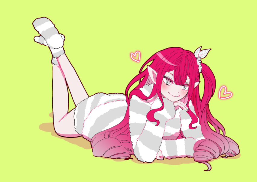 alternate_costume, baobhan_sith_(fate), commentary_request, fang, fate/grand_order, fate_(series), green_background, grey_eyes, hair_ribbon, heart, long_hair, looking_at_viewer, lying, on_stomach, pale_skin, pink_hair, pointy_ears, red_hair, ribbon, sidelocks, slit_pupils, smile, socks, solo, striped_clothes, striped_socks, striped_sweater, sweater, uehara_inco, wavy_hair