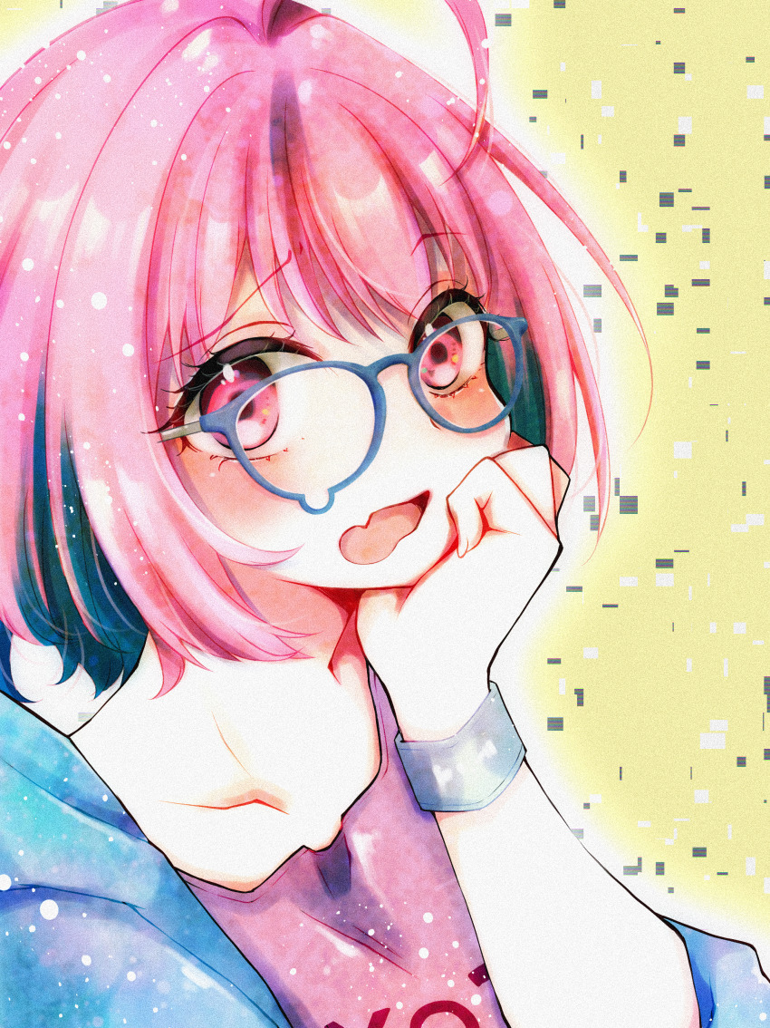 1girl, absurdres, ahoge, blue-framed_eyewear, blue_hair, clothes_writing, collarbone, commentary, fang, furrowed_brow, glasses, gradient_background, hand_up, highres, idolmaster, idolmaster_cinderella_girls, kori_(spinsongs), looking_at_viewer, open_mouth, pink_eyes, pink_hair, raised_eyebrow, shirt, skin_fang, solo, upper_body, wristband, yellow_background, yumemi_riamu