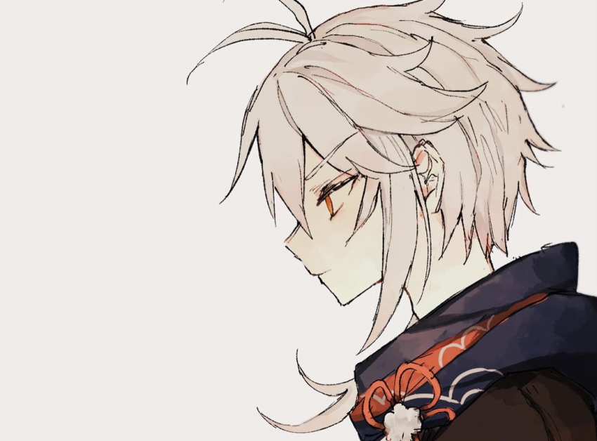 1boy, antenna_hair, closed_mouth, dragonagia643, genshin_impact, grey_background, hair_between_eyes, japanese_clothes