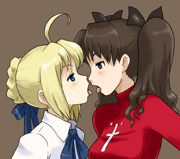 2girls, abe_jun, ahoge, artoria_pendragon_(fate), bad_id, bad_pixiv_id, black_hair, blonde_hair, blue_eyes, brown_background, eye_contact, face-to-face, fate/stay_night, fate_(series), female_focus, imminent_kiss, looking_at_another, multiple_girls, profile, saber_(fate), simple_background, tohsaka_rin, tongue, tongue_out, twintails, yuri