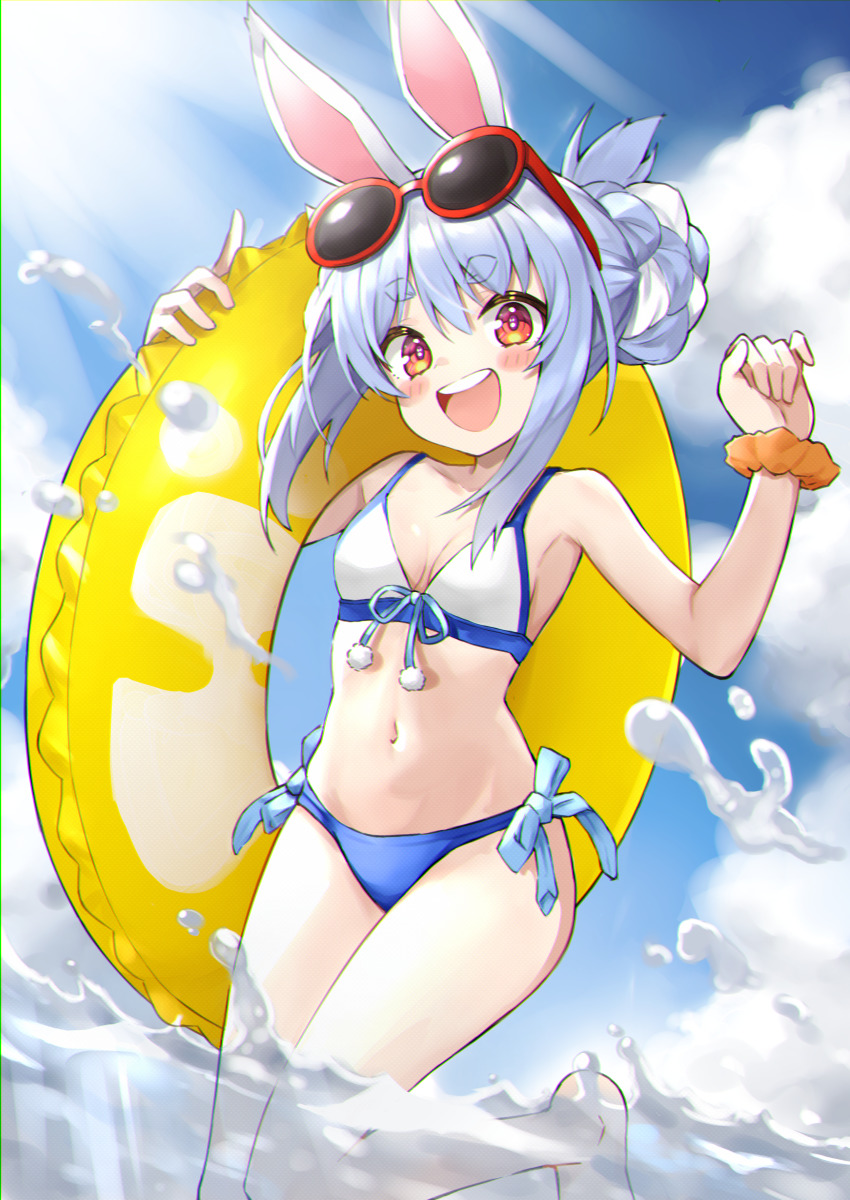 1girl, :d, absurdres, agata_(yfw1110), animal_ears, bikini, blue_bikini, blue_hair, blush, eyewear_on_head, hair_bun, highres, holding, holding_swim_ring, hololive, innertube, looking_at_viewer, multicolored_hair, navel, open_mouth, rabbit_ears, red_eyes, scrunchie, short_eyebrows, sidelocks, single_hair_bun, smile, solo, standing, standing_on_one_leg, stomach, streaked_hair, sunglasses, swim_ring, swimsuit, teeth, thick_eyebrows, upper_teeth_only, usada_pekora, virtual_youtuber, wading, white_bikini, white_hair, wrist_scrunchie