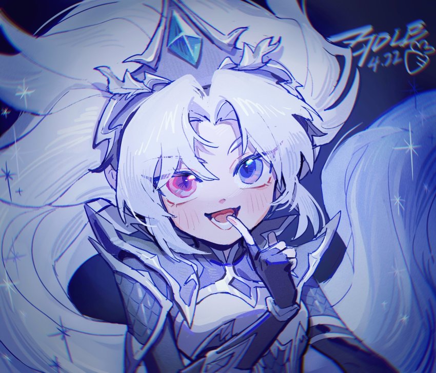 1girl, armor, black_gloves, blue_eyes, crown, dated, edg_zoe, elbow_gloves, fingerless_gloves, gem, gloves, hand_up, heterochromia, highres, league_of_legends, long_hair, looking_at_viewer, parted_bangs, pink_eyes, solo, upper_body, white_hair, zoe_(league_of_legends), ztdlb