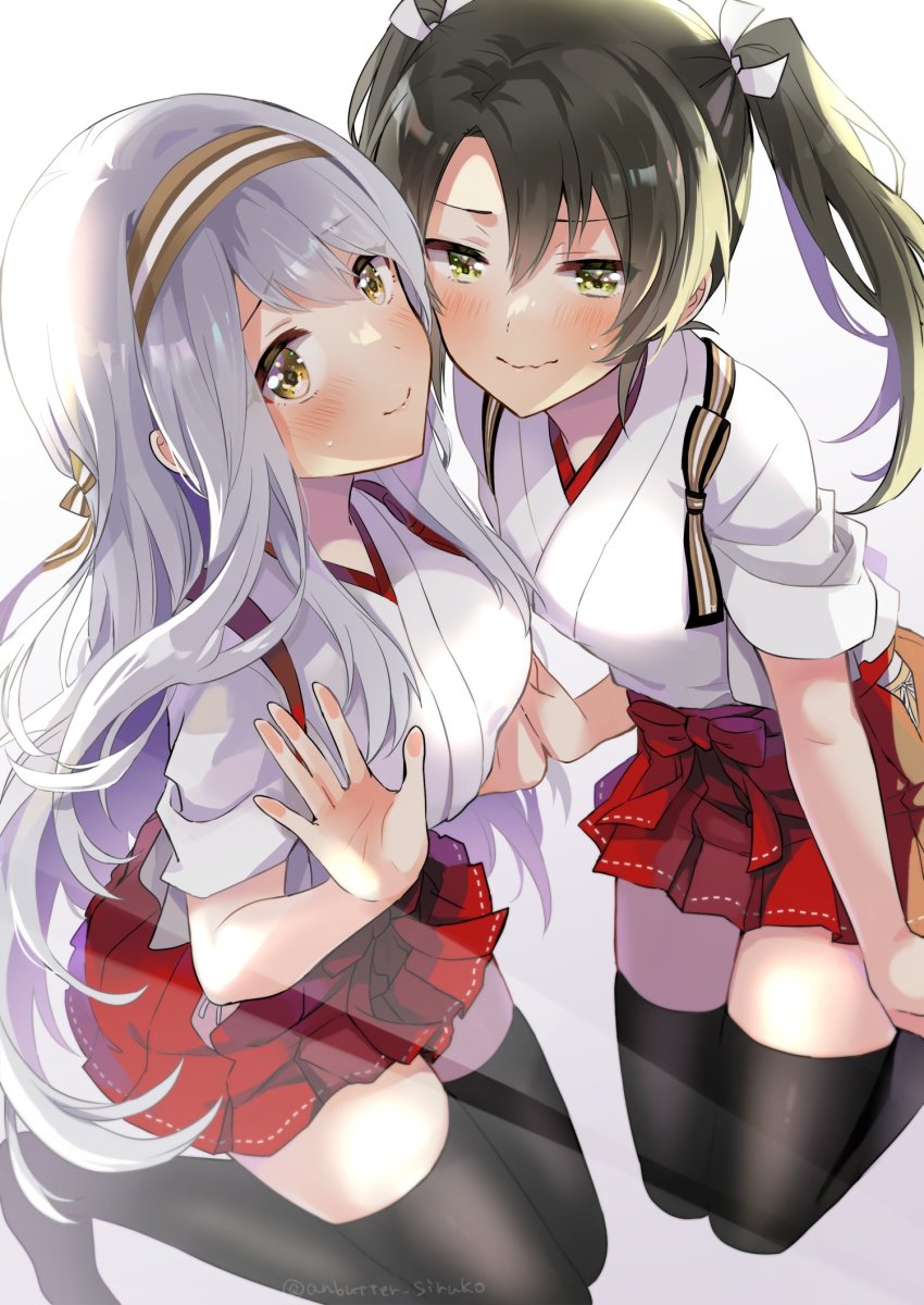 2girls, anbutter_siruko, black_legwear, blush, brown_eyes, closed_mouth, green_eyes, green_hair