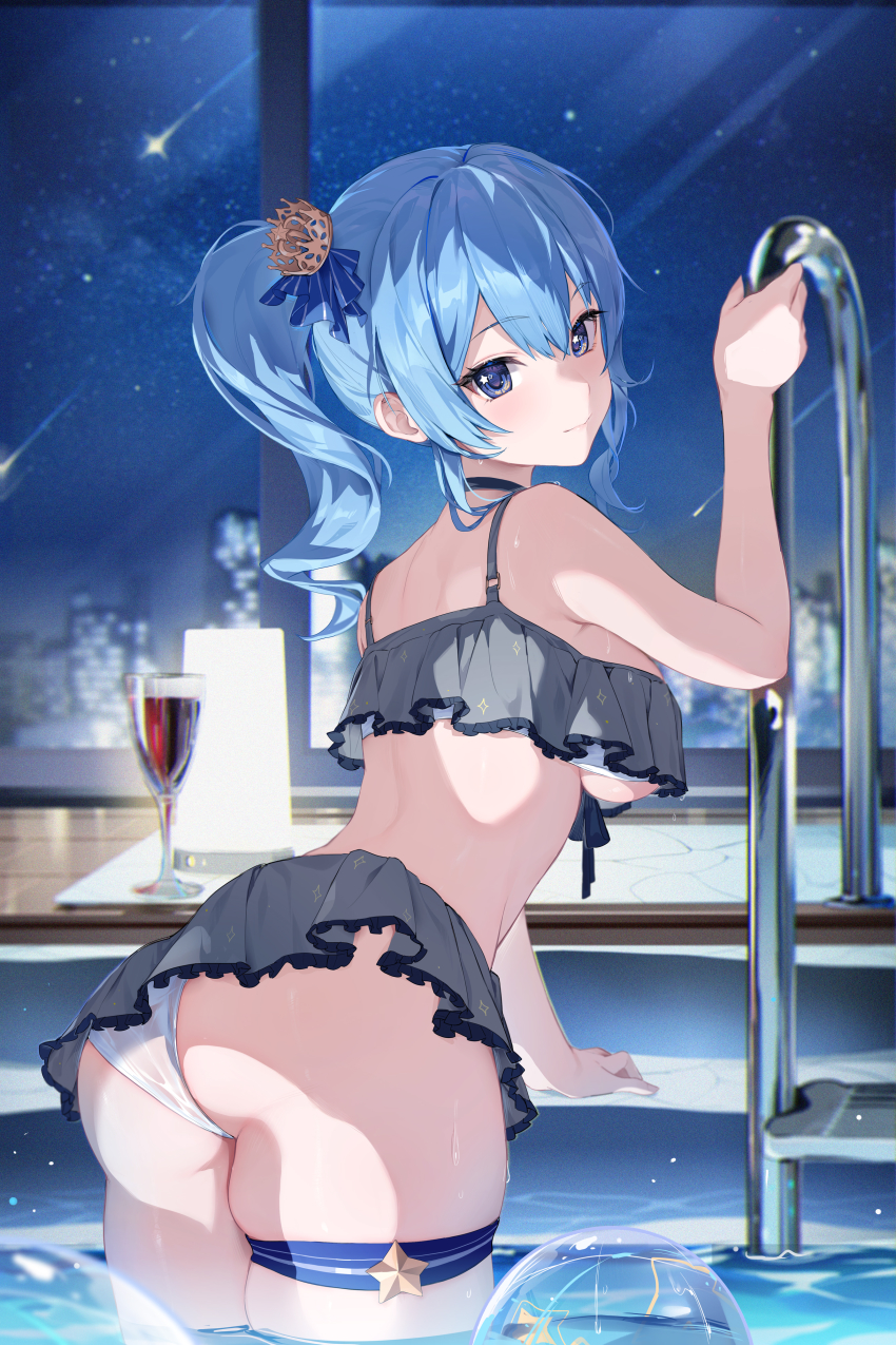 1girl, absurdres, alternate_breast_size, ass, ass_focus, ball, beachball, bikini, bikini_skirt, black_choker, blue_eyes, blue_hair, blurry, blurry_background, breasts, choker, crown, from_behind, grey_bikini, hair_between_eyes, highres, hololive, hoshimachi_suisei, houkisei, large_breasts, long_hair, looking_at_viewer, looking_back, partially_submerged, ponytail, pool, red_wine, skindentation, sky, smile, solo, star_(sky), star_(symbol), star_in_eye, starry_sky, swimsuit, symbol_in_eye, thigh_strap, thighs, underboob, virtual_youtuber, white_background, wine