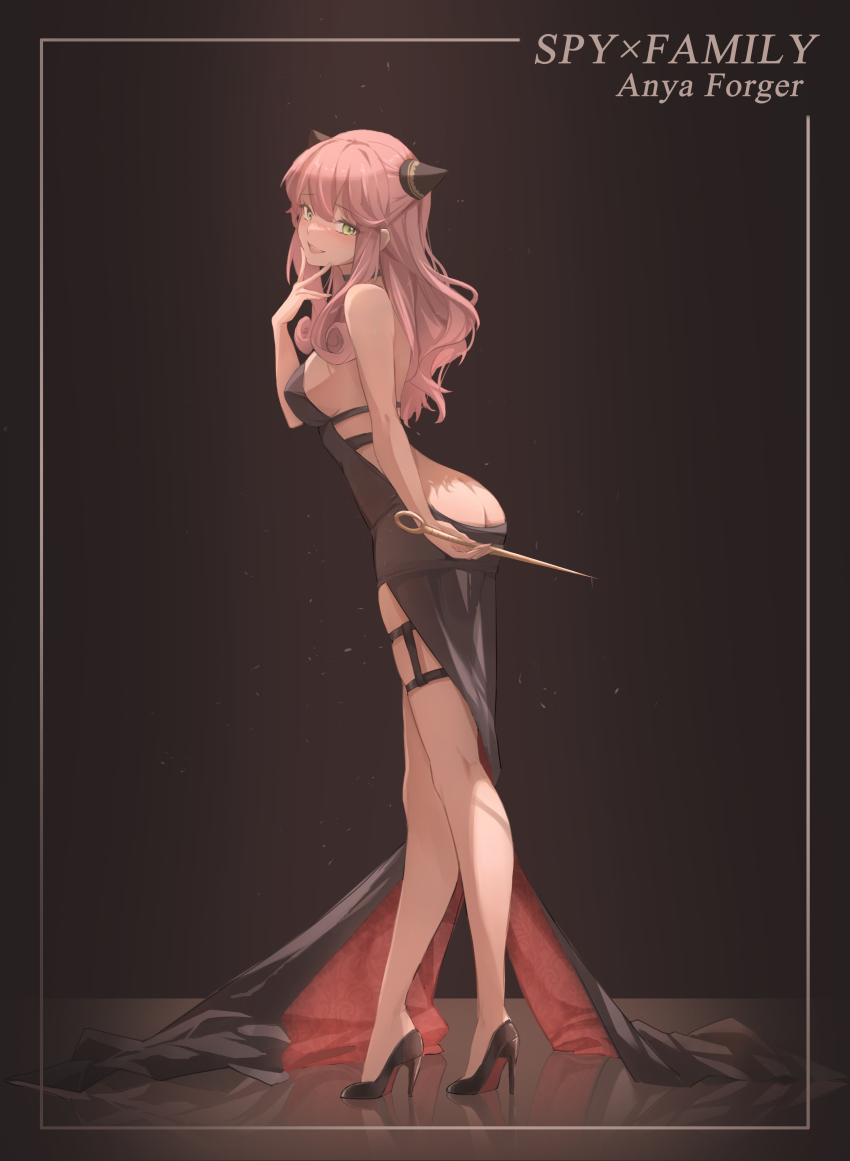 1girl, absurdres, aged_up, anya_(spy_x_family), backless_dress, backless_outfit, bare_shoulders, black_background, black_dress, blush, butt_crack, character_name, copyright_name, cosplay, dagger, dress, female_focus, full_body, green_eyes, hairpods, high_heels, highres, holding, holding_weapon, knife, long_hair, looking_at_viewer, midori_fufu, pink_hair, simple_background, smile, solo, spy_x_family, stiletto_(weapon), weapon, yor_briar, yor_briar_(cosplay)