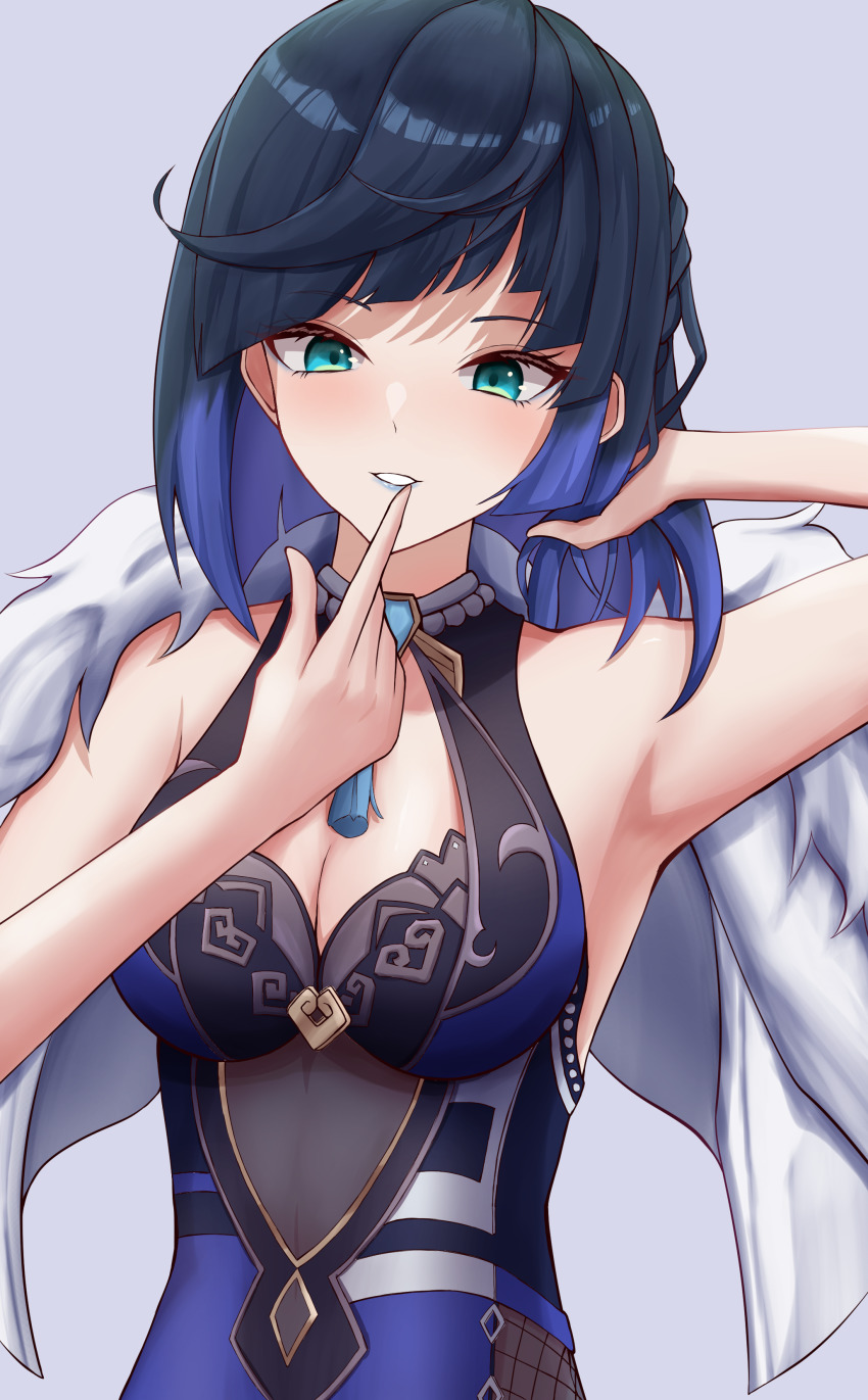 1girl, absurdres, aqua_eyes, arm_up, armpits, bare_arms, bare_shoulders, black_hair, blue_hair, blue_lips, blunt_bangs, blush, breasts, cleavage, commentary, genshin_impact, grey_background, grin, hand_in_own_hair, hand_up, highres, jacket, jacket_on_shoulders, looking_at_viewer, multicolored_hair, parted_lips, short_hair, simple_background, sleeveless, smile, solo, takayou, upper_body, white_jacket, yelan_(genshin_impact)