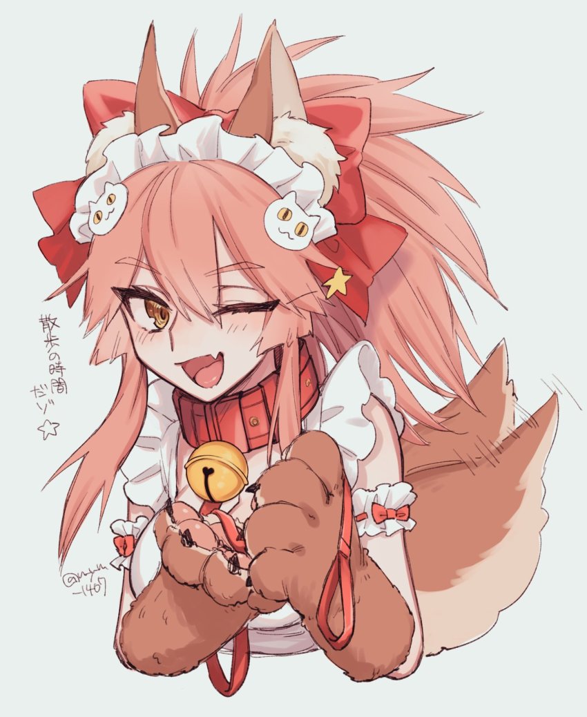 1girl, animal_collar, animal_ear_fluff, animal_ears, animal_hands, apron, arm_garter, artist_name, bell, bow, breasts, cat_hair_ornament, cleavage, collar, commentary_request, cropped_torso, fang, fate/grand_order, fate_(series), fox_ears, fox_girl, fox_tail, frilled_apron, frilled_sleeves, frills, hair_between_eyes, hair_bow, hair_ornament, highres, holding, holding_leash, jingle_bell, koyuki_suzu, large_breasts, leash, light_blush, long_hair, looking_at_viewer, looking_to_the_side, maid_headdress, motion_lines, naked_apron, neck_bell, one_eye_closed, open_mouth, pink_hair, ponytail, red_bow, red_collar, ringed_eyes, sidelocks, simple_background, skin_fang, slit_pupils, smile, solo, star_(symbol), tail, tail_wagging, tamamo_cat_(fate), tamamo_cat_(third_ascension)_(fate), tongue, translation_request, twitter_username, upper_body, white_background, yellow_eyes