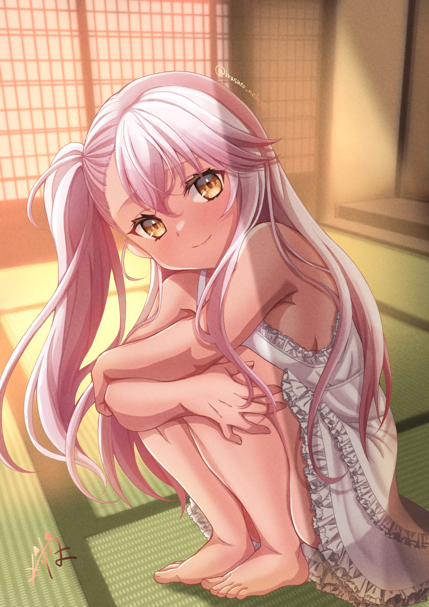 1girl, absurdres, bare_shoulders, barefoot, blush, breasts, chloe_von_einzbern, dark-skinned_female, dark_skin, dress, fate/kaleid_liner_prisma_illya, fate_(series), hair_between_eyes, highres, irasuto_neko35, long_hair, looking_at_viewer, one_side_up, orange_eyes, pink_hair, sidelocks, small_breasts, smile, solo, squatting, white_dress