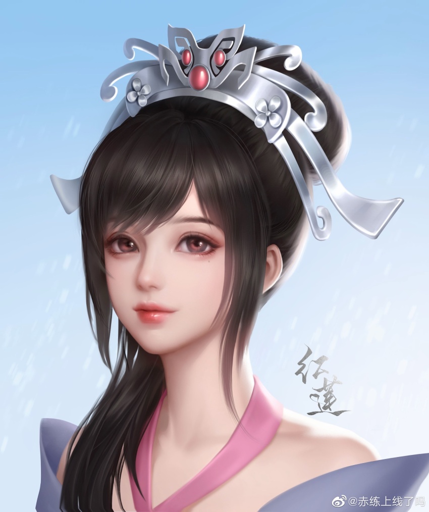 1girl, absurdres, blue_sky, brown_eyes, brown_hair, chi_lian_(qin_shi_ming_yue), chi_lian_shangxian_liao_ma, closed_mouth, hair_bun, highres, ponytail, qinshi_mingyue, sky, smile, solo, strap, tiara