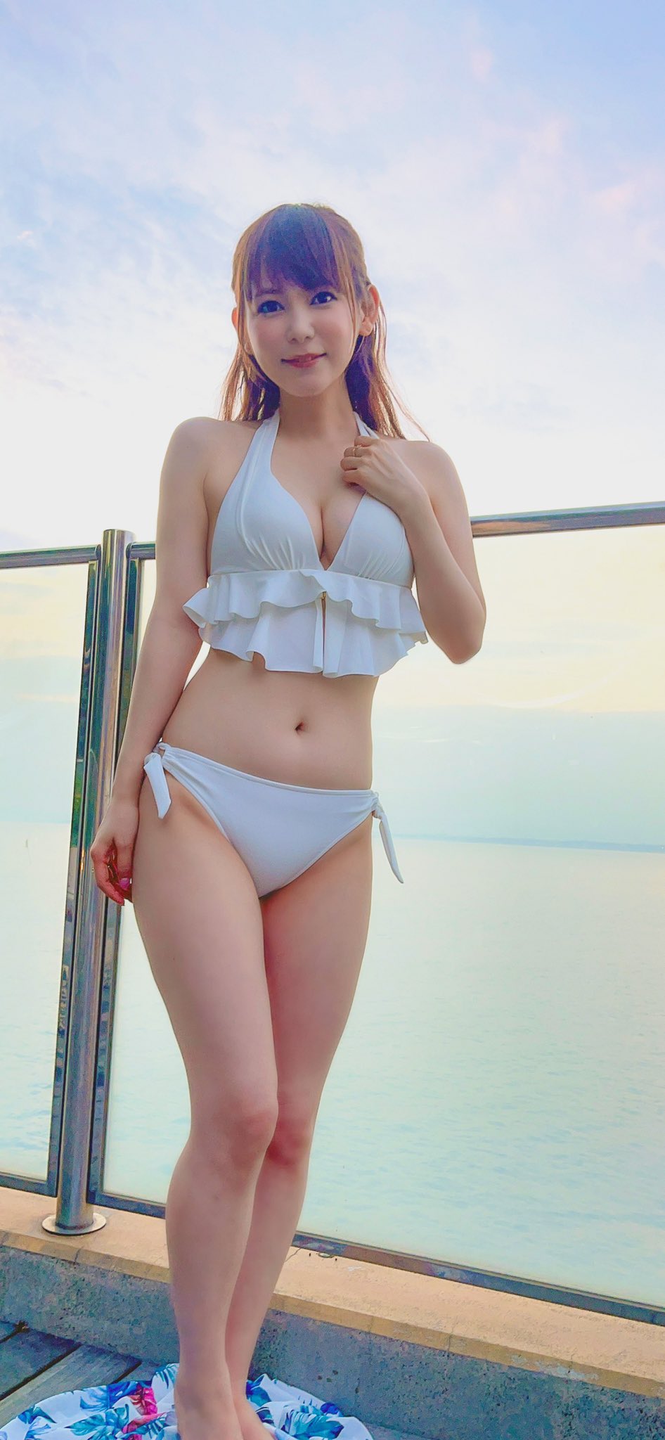 1girl, bikini, breasts, cleavage, east_asian, highres, horizon, japanese_(nationality)