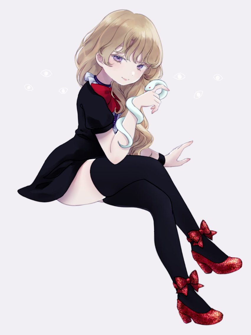 1girl, ass, black_dress, black_thighhighs, blonde_hair, bow, bowtie, closed_mouth, cosplay, crossed_legs, dress, eyebrows_hidden_by_hair, grey_background, hand_up, high_heels, highres, houjuu_nue, houjuu_nue_(cosplay), invisible_chair, light_blush, light_smile, long_hair, purple_eyes, red_bow, red_bowtie, red_shoes, shoes, simple_background, sitting, snake, solo, tamazusa, thighhighs, touhou, very_long_hair, white_background, yakumo_yukari