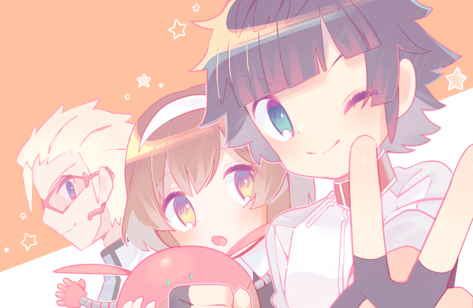1boy, 2girls, 2y_(tsuyu), black_hair, blonde_hair, blush, brown_hair, fingerless_gloves, glasses, gloves, green_eyes, gundam, hairband, haro, hermes_mercury, juno_astarte, multiple_girls, one_eye_closed, orange_background, robot, sakura_slash, sd_gundam, sd_gundam_battle_alliance, short_hair, star_(symbol), two-tone_background, upper_body, v, white_background, white_hairband