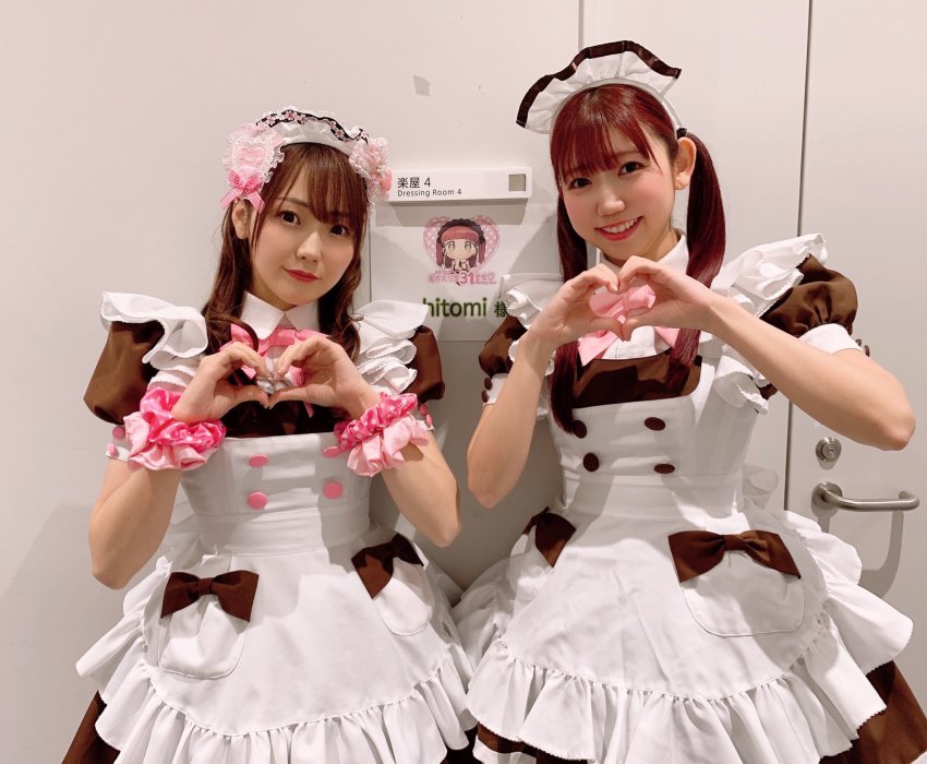 2girls, at-home_cafe, bow, brown_dress, brown_hair, door, dress, heart