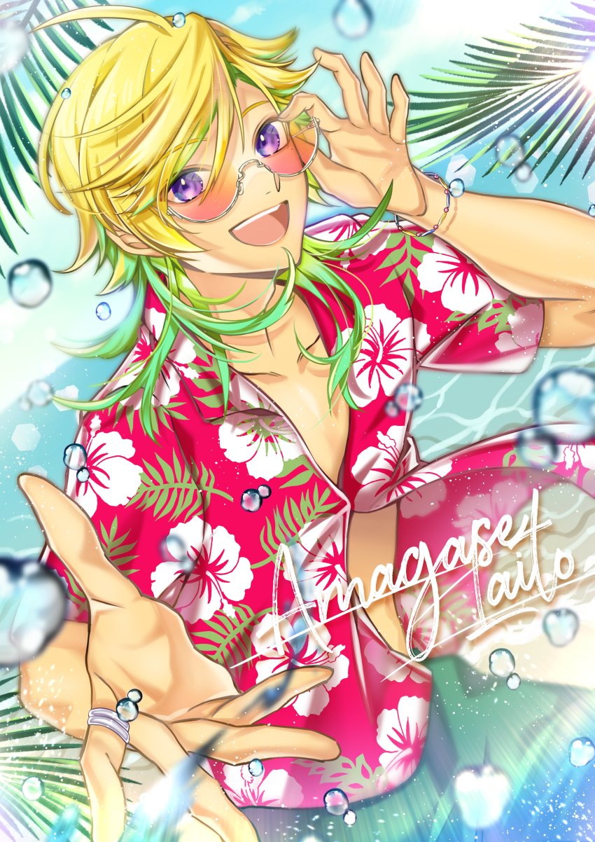 1boy, absurdres, adjusting_eyewear, amagase_laito, blonde_hair, bracelet, character_name, collarbone, gradient_hair, green_hair, green_shorts, hand_on_eyewear, hawaiian_shirt, highres, indie_virtual_youtuber, jewelry, male_focus, medium_hair, mozuwaka, multicolored_hair, official_alternate_costume, open_hand, open_mouth, purple_eyes, red_shirt, ring, shirt, shorts, smile, solo, sunglasses, virtual_youtuber, water