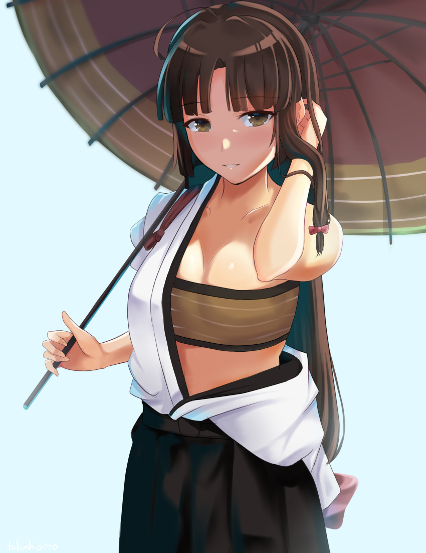 1girl, adjusting_hair, ahoge, bandeau, black_hair, black_skirt, blue_background, breasts