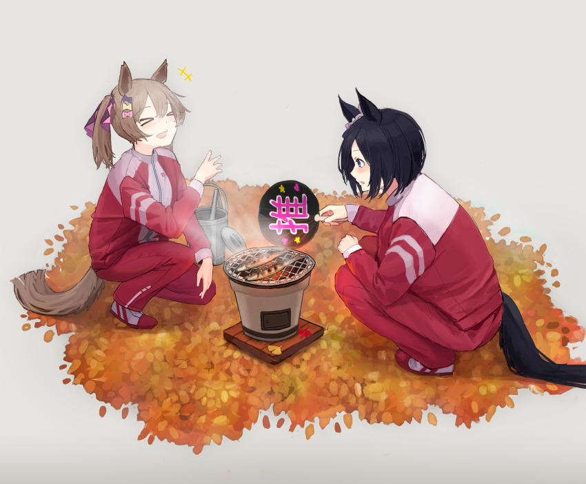 >_<, +++, 2girls, black_hair, blue_eyes, blush, bow, brown_hair