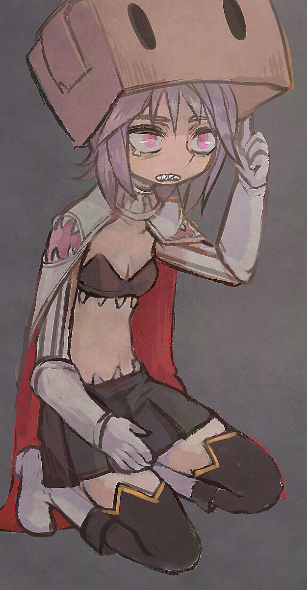 1girl, bandeau, boots, box, box_on_head, breasts, brown_bandeau, brown_skirt, buubuu_(loli69), cape, chinese_commentary, cleavage, commentary_request, full_body, genetic_(ragnarok_online), gloves, grey_background, highres, light_purple_hair, looking_afar, midriff, miniskirt, parody, pink_eyes, ragnarok_online, red_cape, sharp_teeth, short_hair, simple_background, skirt, small_breasts, solo, style_parody, teeth, thighhighs, two-sided_cape, two-sided_fabric, umezawa_michiko_(style), white_boots, white_cape, white_gloves