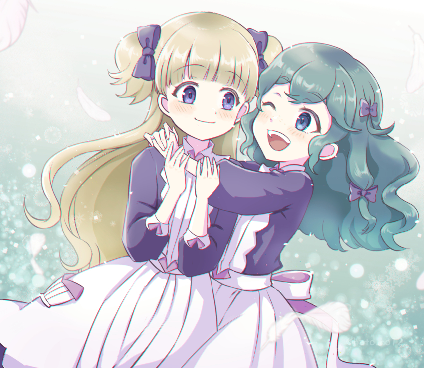 2girls, apron, barbie_(shadows_house), blonde_hair, blue_bow, blue_dress, blue_eyes, blunt_bangs