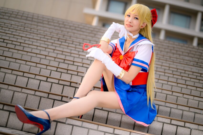 absurdres, aino_minako, bishoujo_senshi_sailor_moon, blonde_hair, blue_skirt, cosplay, high_heels, highres