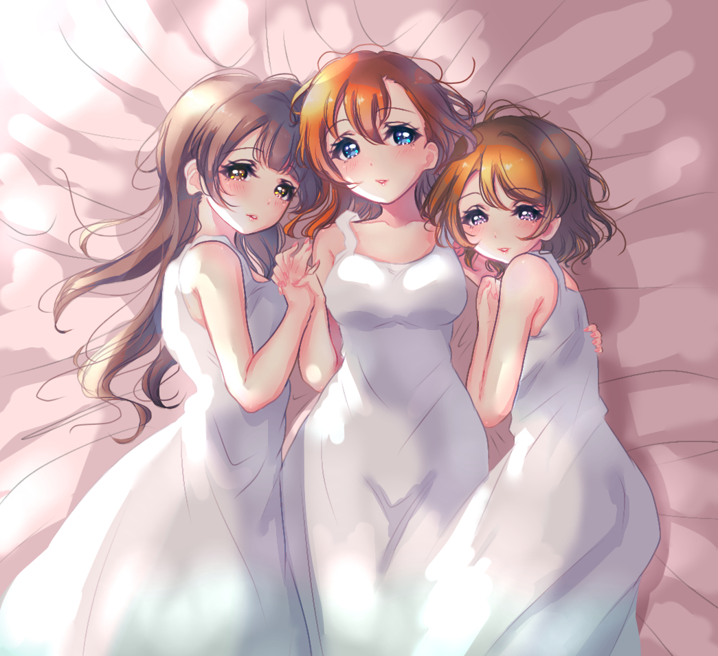 3girls, bad_id, bad_pixiv_id, bed, blue_eyes, blush, brown_eyes, brown_hair