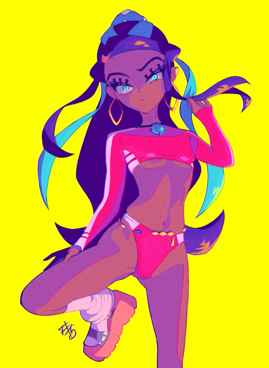 1girl, alternate_costume, aqua_eyes, belly_chain, black_hair, breasts, closed_mouth, commentary