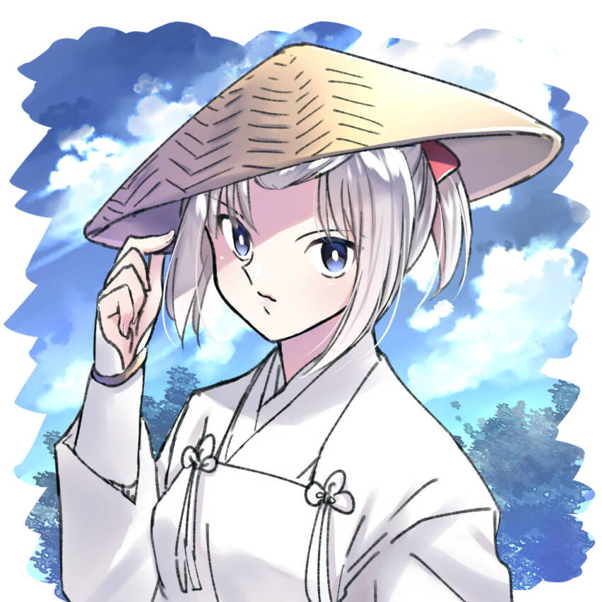 1girl, arm_at_side, blue_eyes, closed_mouth, dafne, day, hair_pulled_back, hair_ribbon, hand_on_headwear, hand_up, hat, japanese_clothes, kimono, long_sleeves, looking_at_viewer, mao_(takahashi_rumiko), natsuno_(mao), ponytail, red_ribbon, ribbon, robe, solo, straw_hat, upper_body, white_hair, white_kimono, white_robe
