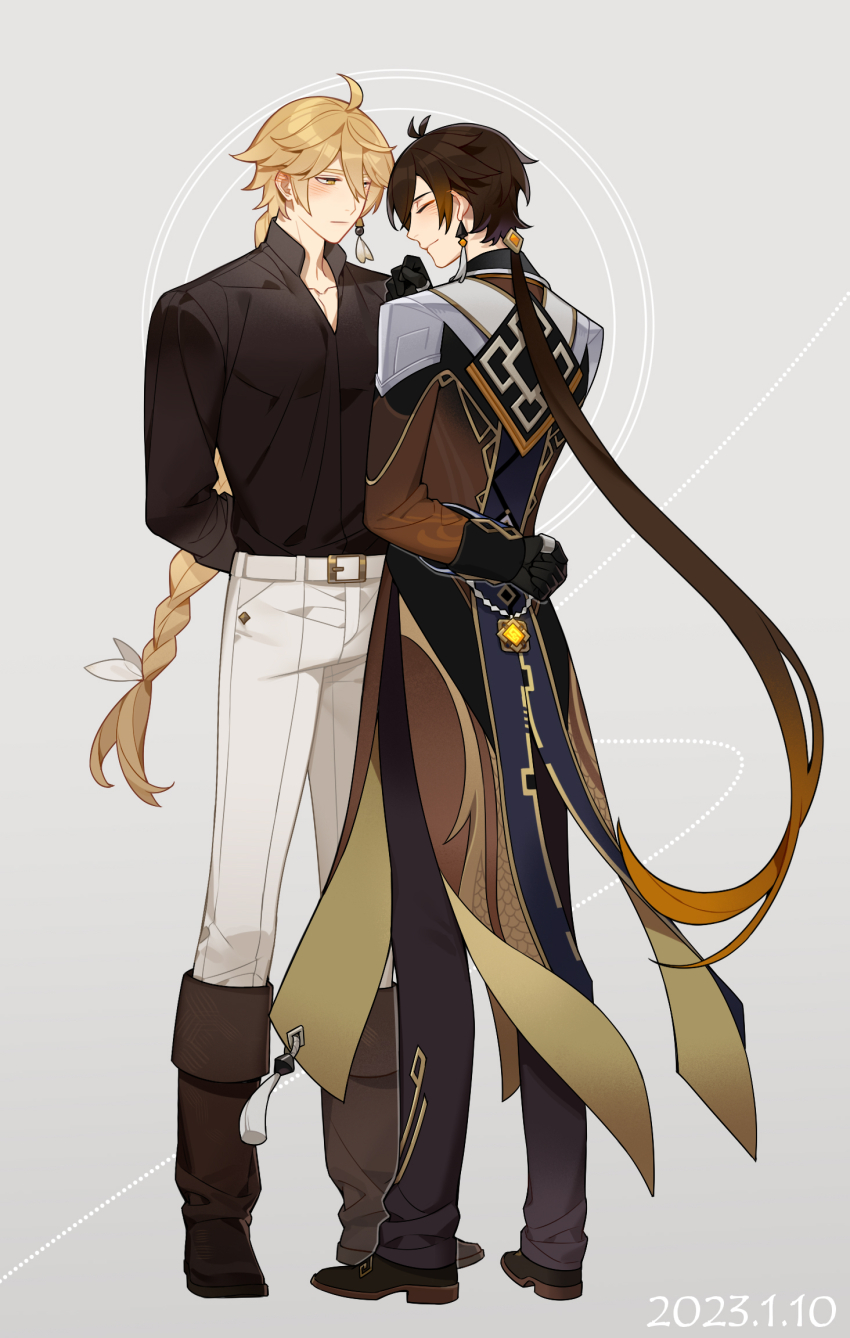 2boys, aether_(genshin_impact), alternate_height, arm_behind_back, belt, black_footwear, black_gloves, black_shirt