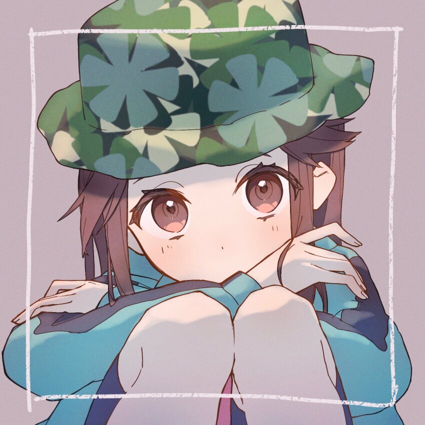1girl, blush, brown_eyes, brown_hair, camouflage, camouflage_headwear, commentary_request, crossed_arms, eyelashes, framed, green_headwear, green_jacket, grey_background, hair_flaps, highres, jacket, leaf_(pokemon), leaf_(sygna_suit)_(pokemon), long_hair, long_sleeves, looking_at_viewer, nintendo, official_alternate_costume, pokemon, pokemon_masters_ex, solo, sumeragi1101