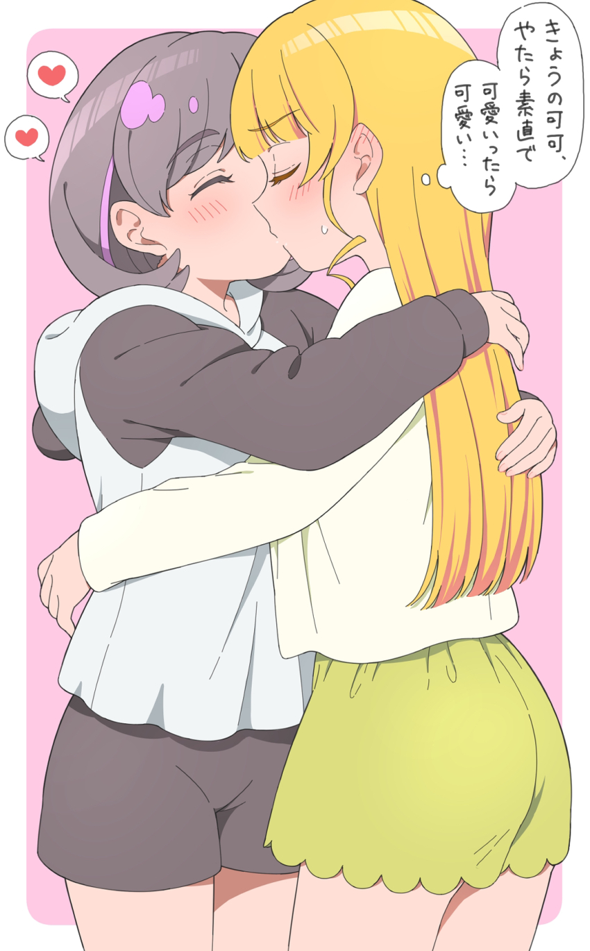 2girls, ^_^, black_shorts, blonde_hair, blush, closed_eyes, green_shorts, grey_hoodie, hair_behind_ear, heanna_sumire, heart, highres, hood, hoodie, hug, jenny_(je2live), kiss, long_hair, love_live!, love_live!_superstar!!, multicolored_hair, multiple_girls, shirt, short_shorts, shorts, speech_bubble, spoken_heart, streaked_hair, tang_keke, thought_bubble, translation_request, yellow_shirt, yuri