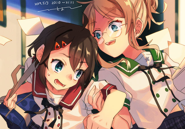 2019, 2girls, bag, black_hair, blonde_hair, blue_bag, blue_eyes, dated