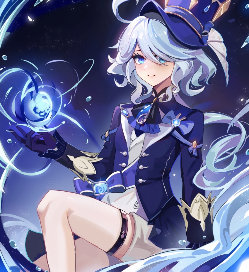 1girl, absurdres, ahoge, ascot, blue_ascot, blue_background, blue_eyes, blue_gem, blue_gloves, blue_hair, blue_hat, blue_jacket, blue_sash, blue_theme, brooch, buttons, chinese_commentary, collared_jacket, commentary_request, feet_out_of_frame, floating_hair, from_side, furina_(genshin_impact), gem, genshin_impact, glint, gloves, hair_over_one_eye, hat, highres, hydrokinesis, jacket, jewelry, knee_up, long_hair, long_sleeves, looking_at_viewer, low_ponytail, parted_lips, ponytail, sash, shirt, shorts, shuoruoranxing, sitting, solo, swept_bangs, thigh_strap, top_hat, water, wavy_hair, white_shirt, white_shorts