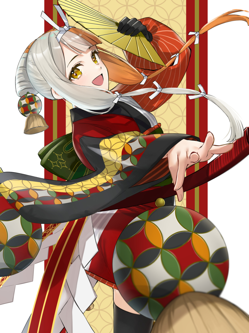 1girl, brown_eyes, brown_hair, fate/grand_order, fate_(series), gloves, hai_zhou, hair_ornament, hand_fan, highres, izumo_no_okuni_(fate), izumo_no_okuni_(first_ascension)_(fate), japanese_clothes, kimono, multicolored_hair, single_glove, sphere_hair_ornament, split-color_hair, thighhighs, wide_sleeves