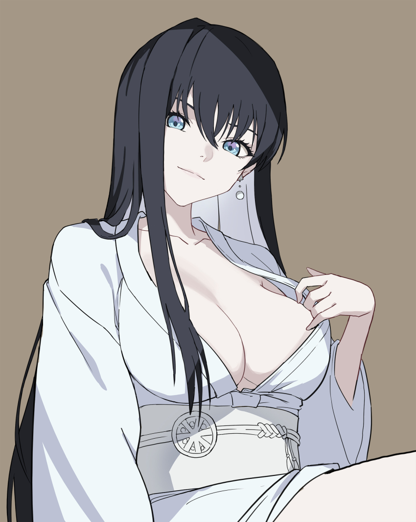 1girl, absurdres, black_hair, blue_eyes, breasts, brown_background, cleavage, earrings, highres, japanese_clothes, jason_kim, jewelry, kimono, kyokou_suiri, large_breasts, long_hair, looking_at_viewer, multicolored_hair, sash, simple_background, smile, solo, two-tone_hair, white_hair, yuki-onna_(kyokou_suiri)