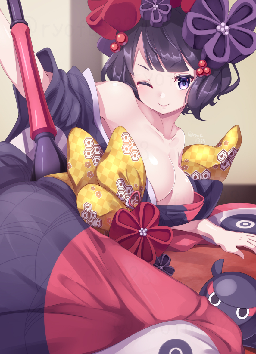 1girl, breasts, cleavage, fate/grand_order, fate_(series), highres, japanese_clothes, katsushika_hokusai_(fate), katsushika_hokusai_(second_ascension)_(fate), katsushika_oui, kimono, large_breasts, lying, off_shoulder, on_side, one_eye_closed, purple_eyes, purple_hair, ryofuhiko, smile, toto-sama_(fate), twitter_username, watermark, wide_sleeves, wink