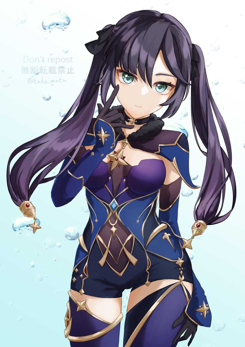 1girl, absurdres, asymmetrical_bangs, black_bow, black_choker, black_gloves, black_shorts, blue_background, blue_sleeves, bow, breasts, choker, closed_mouth, cowboy_shot, detached_sleeves, floating_hair, genshin_impact, gloves, gradient_background, green_eyes, hair_bow, highres, long_hair, long_sleeves, looking_at_viewer, medium_breasts, mona_(genshin_impact), mona_(pact_of_stars_and_moon)_(genshin_impact), purple_hair, purple_thighhighs, short_shorts, shorts, solo, standing, strapless, takamatu_hajime, thighhighs, twintails, twitter_username