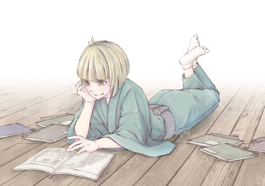 1boy, androgynous, blonde_hair, blunt_bangs, book, crossed_ankles, highres, japanese_clothes, jigokuraku, kimono, kmdtkys, lying, on_stomach, open_book, reading, short_hair, smile, socks, white_socks, wooden_floor, yamada_asaemon_fuchi, yellow_eyes