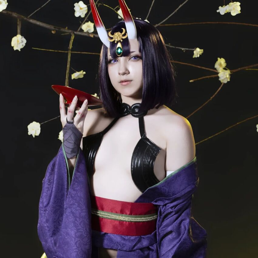 1girl, bare_shoulders, barefoot, black_background, cosplay, fate/grand_order, fate_(series), female_focus