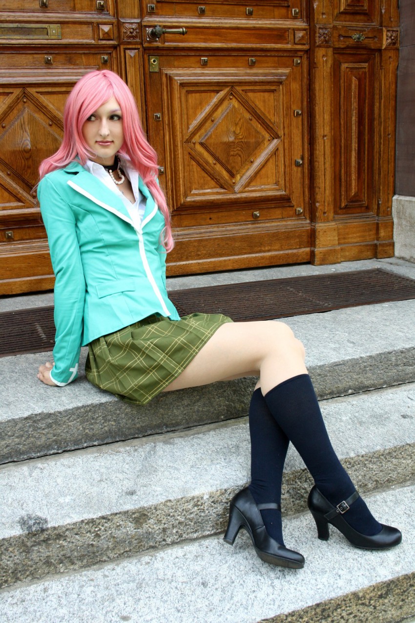 1girl, airbrushed, akashiya_moka, akashiya_moka_(cosplay), cosplay, female_focus, highres, kneehighs