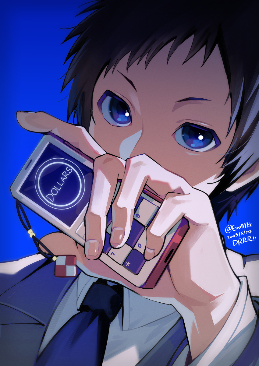 1boy, absurdres, black_hair, blue_background, blue_eyes, cellphone, dated, durarara!!, english_text, eromkk, highres, holding, holding_phone, looking_at_viewer, male_focus, necktie, phone, raira_academy_school_uniform, ryuugamine_mikado, school_uniform, short_hair, signature, twitter_username, upper_body, wispy_bangs