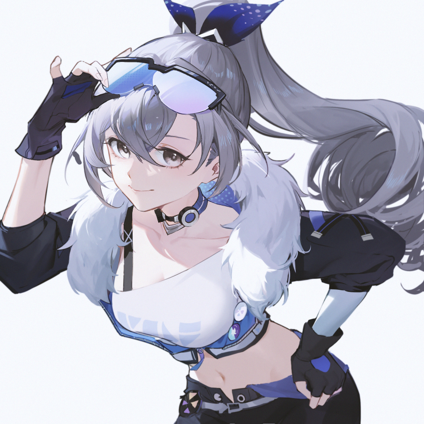 1girl, black_gloves, black_jacket, blue_ribbon, breasts, choker, cleavage, commentary_request, crop_top, drill_hair, fingerless_gloves, fur-trimmed_jacket, fur_trim, gloves, grey_background, grey_eyes, grey_hair, hair_ribbon, highres, honkai:_star_rail, honkai_(series), jacket, long_hair, looking_at_viewer, medium_breasts, midriff, navel, ponytail, ribbon, shirt, silver_wolf_(honkai:_star_rail), simple_background, single-shoulder_shirt, smile, solo, stomach, upper_body, vsmile, white_shirt